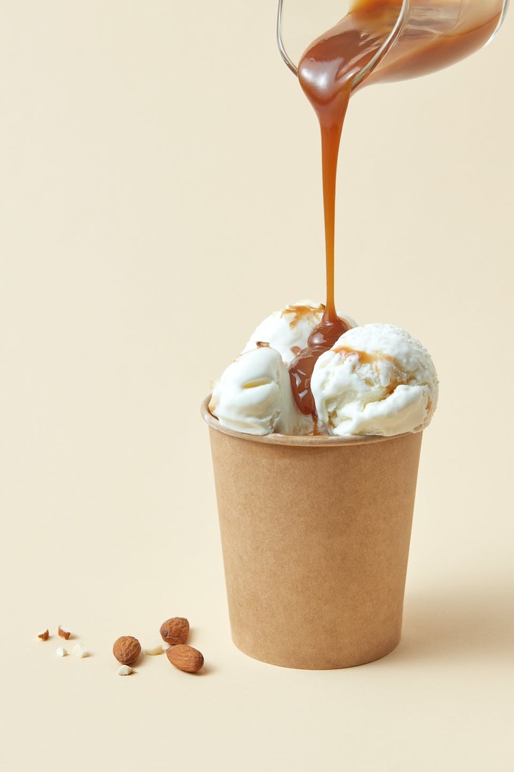 Homemade Vanilla Ice Cream with Almonds and Caramel - Ice Cream Recipe