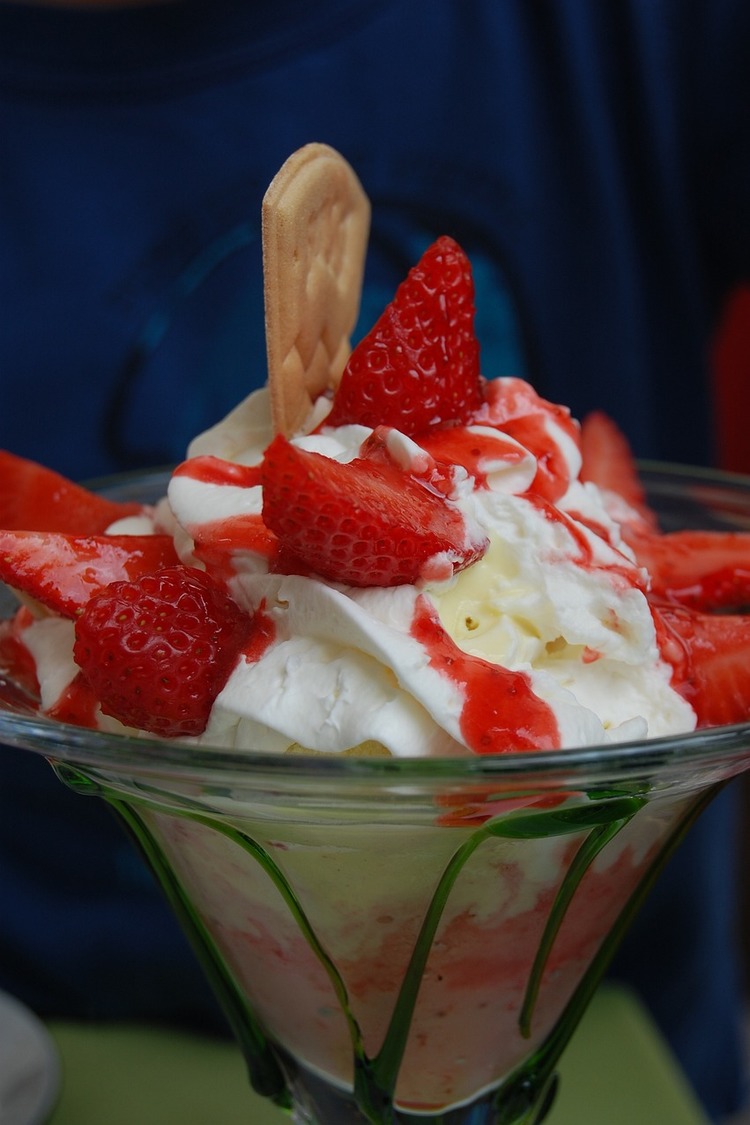 Homemade Strawberry Vanilla Sundae Ice Cream - Ice Cream Recipe